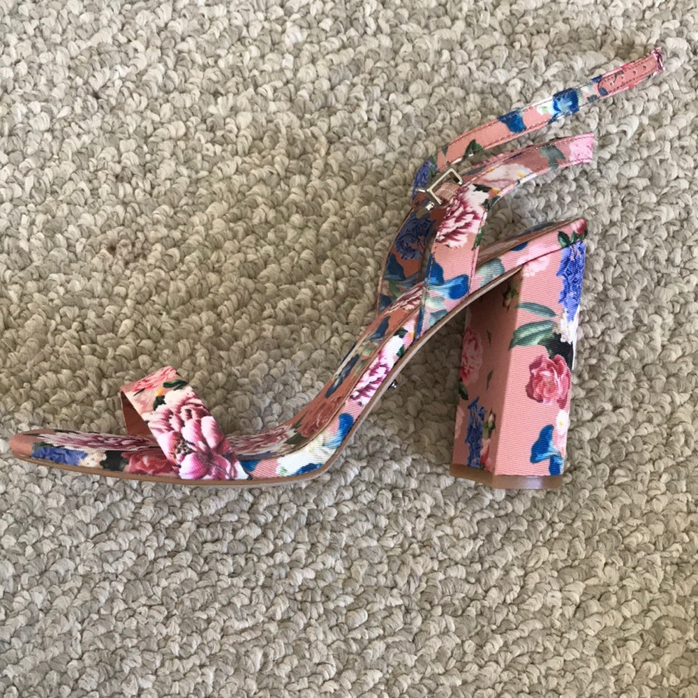 Gianni Bini Floral Block Heels 8 pink
